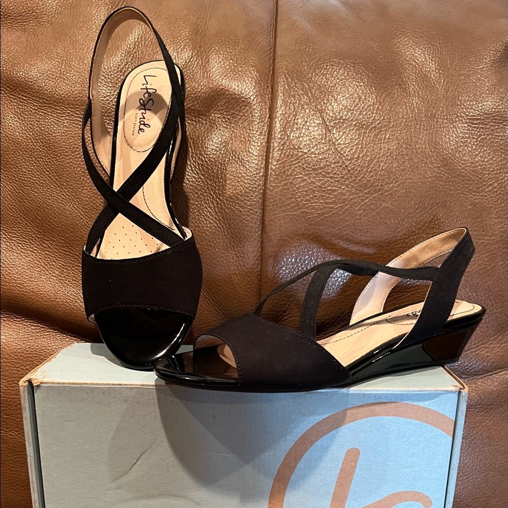 Life Stride Brand, Yolo 2 Style, Black Micron/Patent Sandals, Size 7